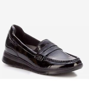 Ros Hommerson Dannon Women's Casual Shoe Penny Loafer Crinkle Patent Black 7.5 M